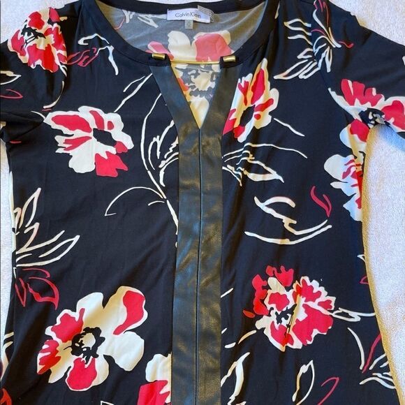 3/$25 CALVIN KLEIN Black Floral Faux Leather Details Top.Size XS - Picture 7 of 11